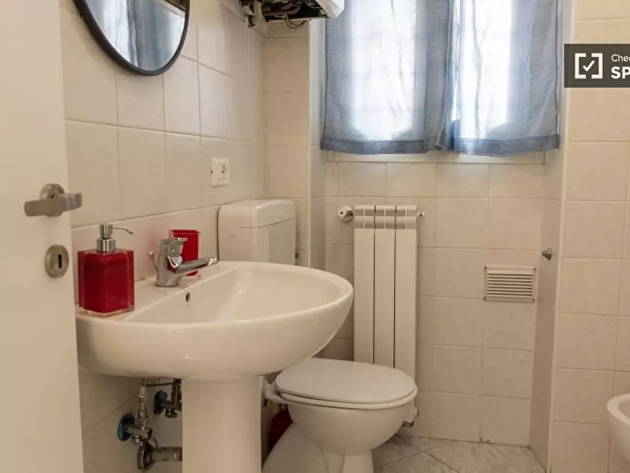 Immagine 6 di Camera condivisa in affitto  in Via in Selci a Roma