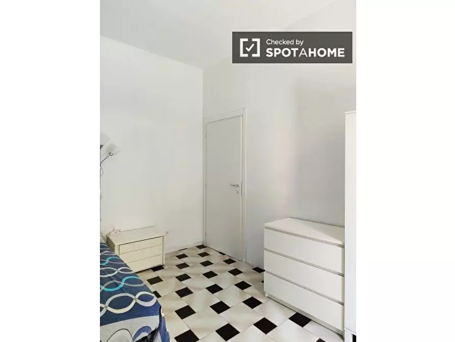 Immagine 4 di Camera condivisa in affitto  in Via Monzambano a Milano