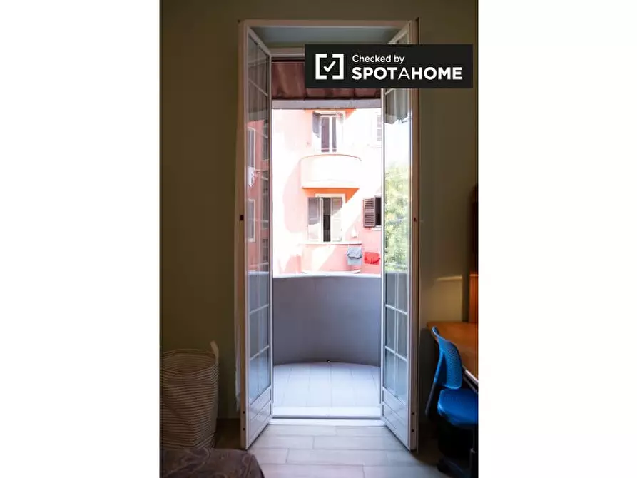 Immagine 5 di Camera condivisa in affitto  in Via dei Campani, 00185 Roma RM, Italy a Roma