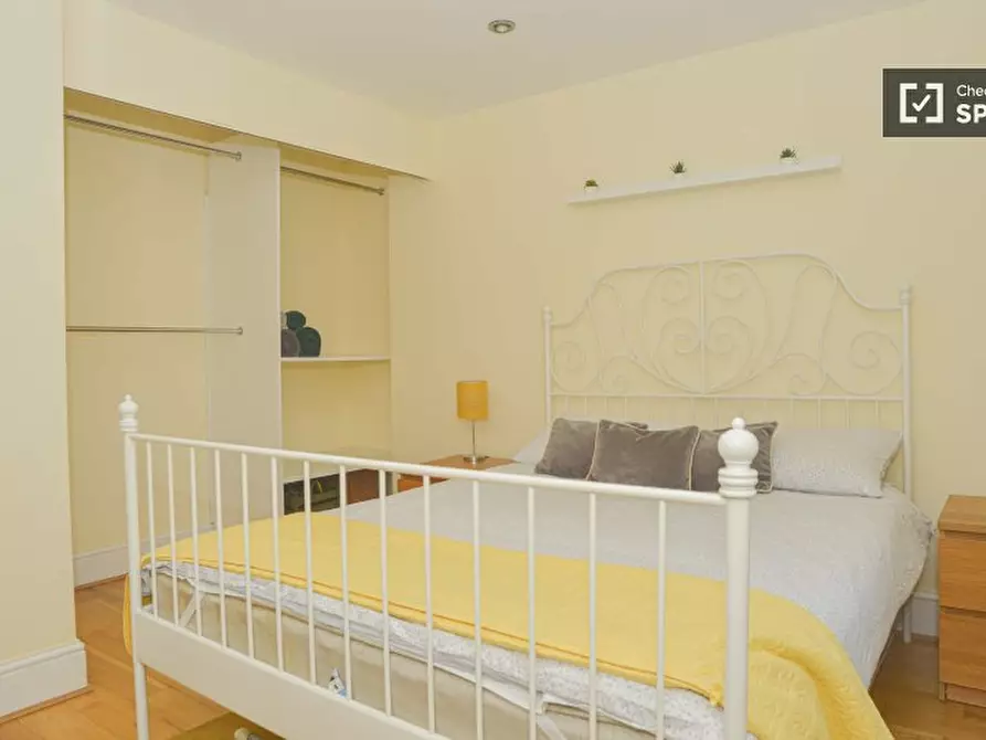 Immagine 11 di Appartamento in affitto  in C St Julian's Rd a Camden Town