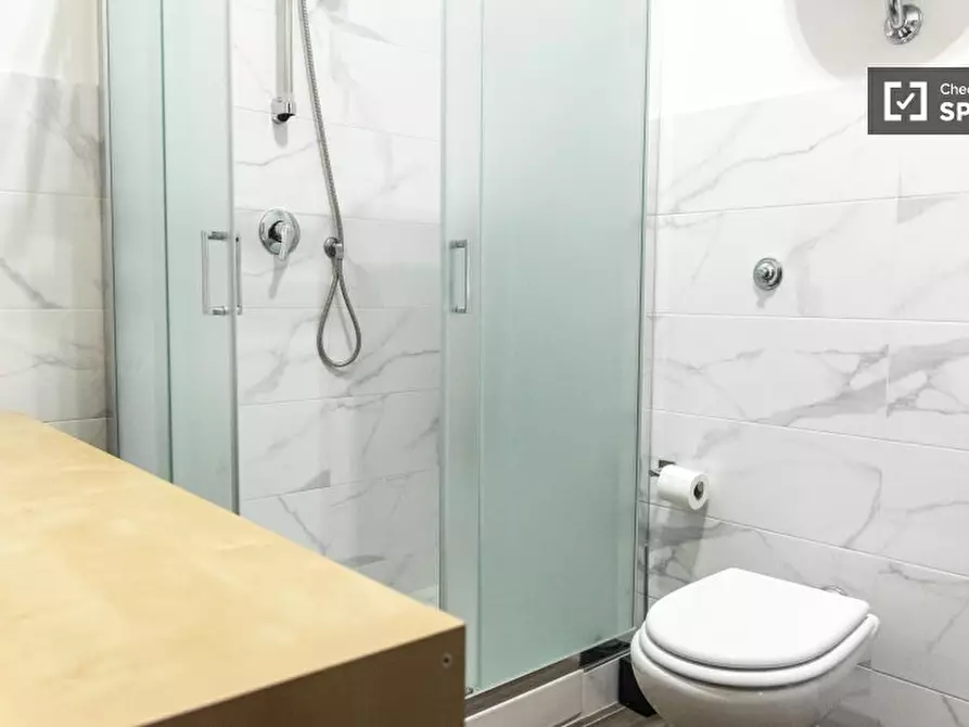 Immagine 13 di Camera condivisa in affitto  in Via Vetulonia a Roma