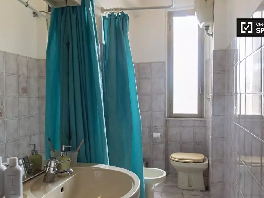 Immagine 6 di Camera condivisa in affitto  in Via Sinuessa a Roma
