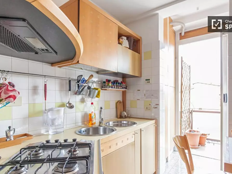 Immagine 8 di Camera condivisa in affitto  in Via Corinto a Roma