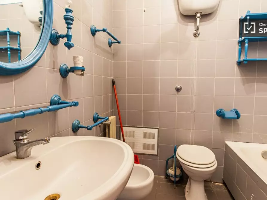 Immagine 13 di Camera condivisa in affitto  in Via Paolo Barison a Roma