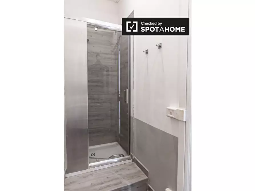 Immagine 14 di Camera condivisa in affitto  in Viale Regina Margherita, 00198 Roma RM, Italy a Roma