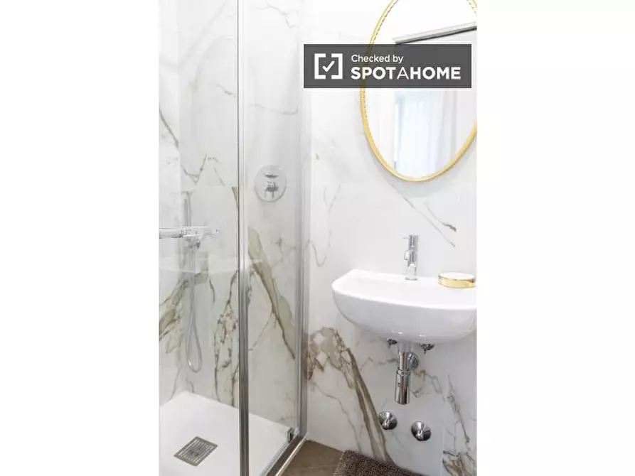 Immagine 8 di Camera condivisa in affitto  in Viale dei Quattro Venti a Roma