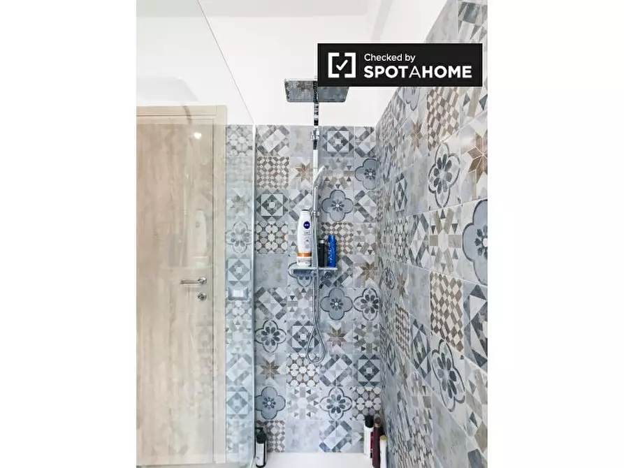 Immagine 16 di Camera condivisa in affitto  in Viale Giustiniano Imperatore a Roma