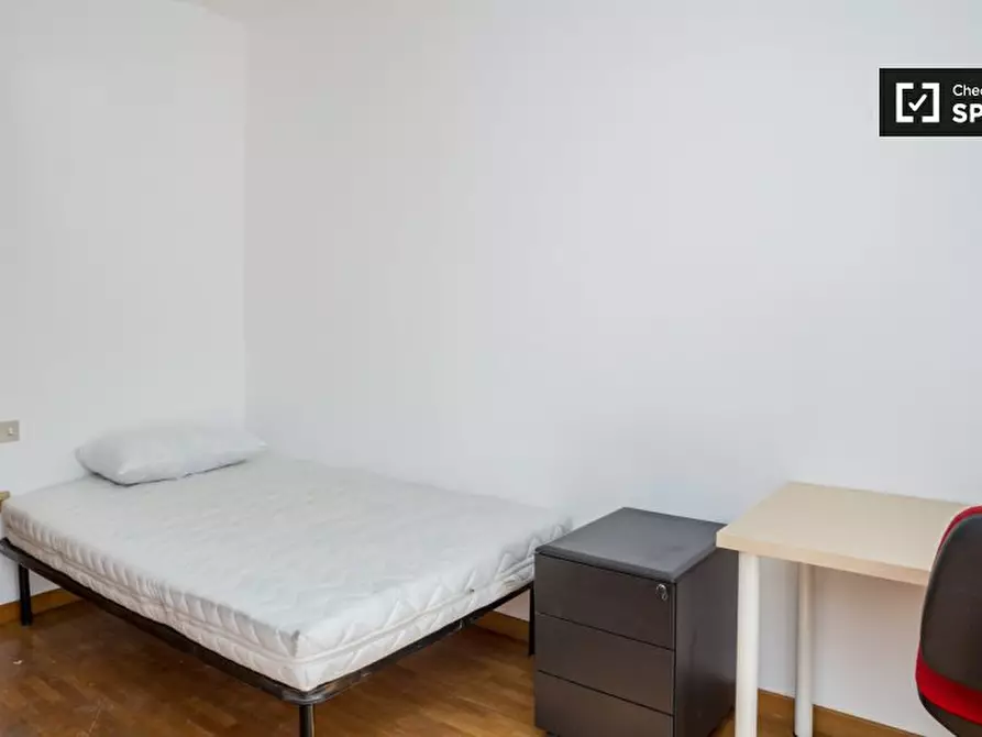 Immagine 2 di Camera condivisa in affitto  in Via Nicola Romeo a Milano