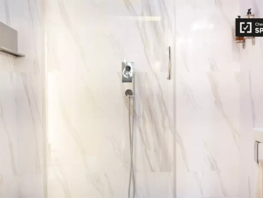 Immagine 13 di Appartamento in affitto  in Via del Banco di Santo Spirito a Roma