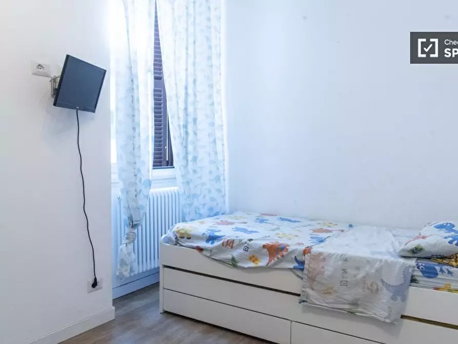 Immagine 19 di Camera condivisa in affitto  in Via Delle Azalee a Roma