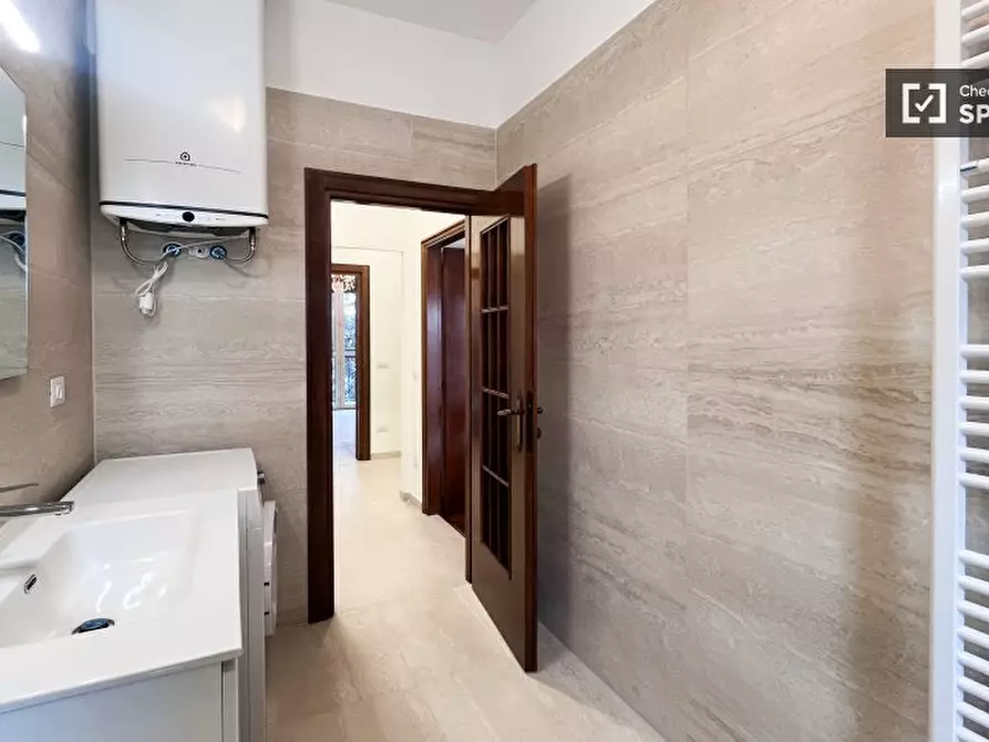 Immagine 17 di Camera condivisa in affitto  in Via Orbetello a Milano