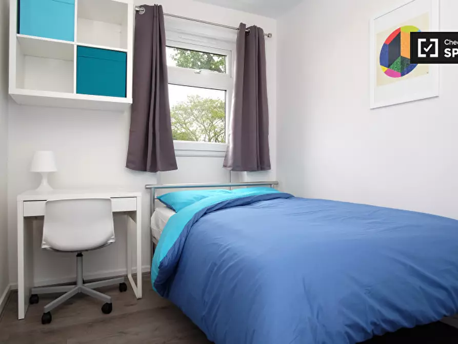 Immagine 1 di Camera condivisa in affitto  in Cambridge Heath Road a Poplar