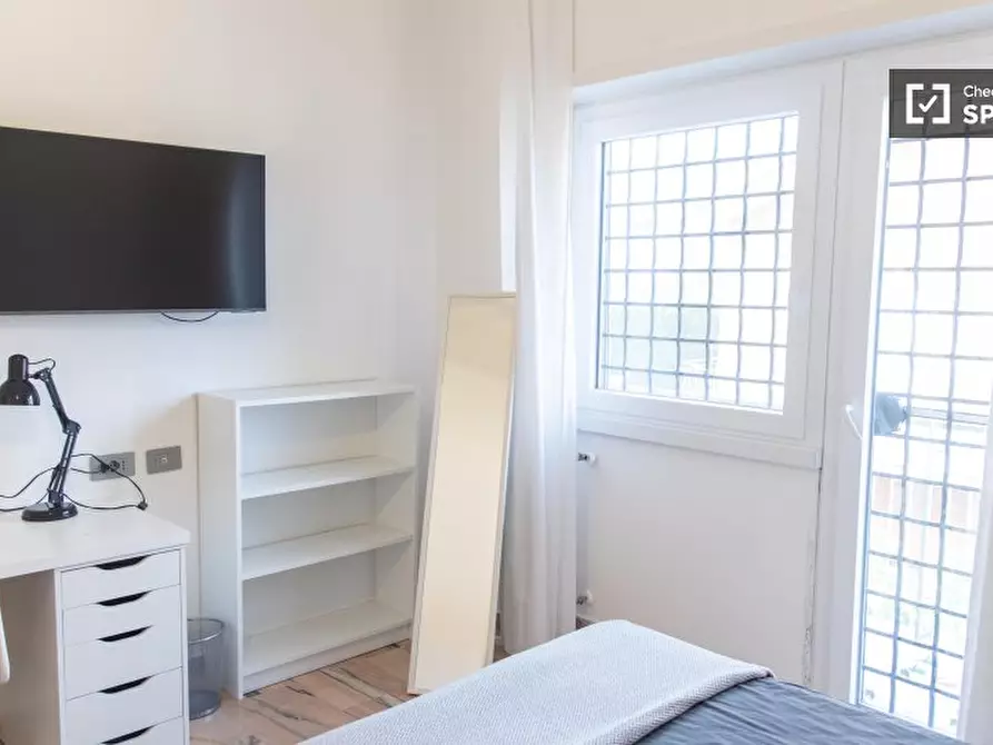 Immagine 3 di Camera condivisa in affitto  in Via del Casale Sansoni a Roma