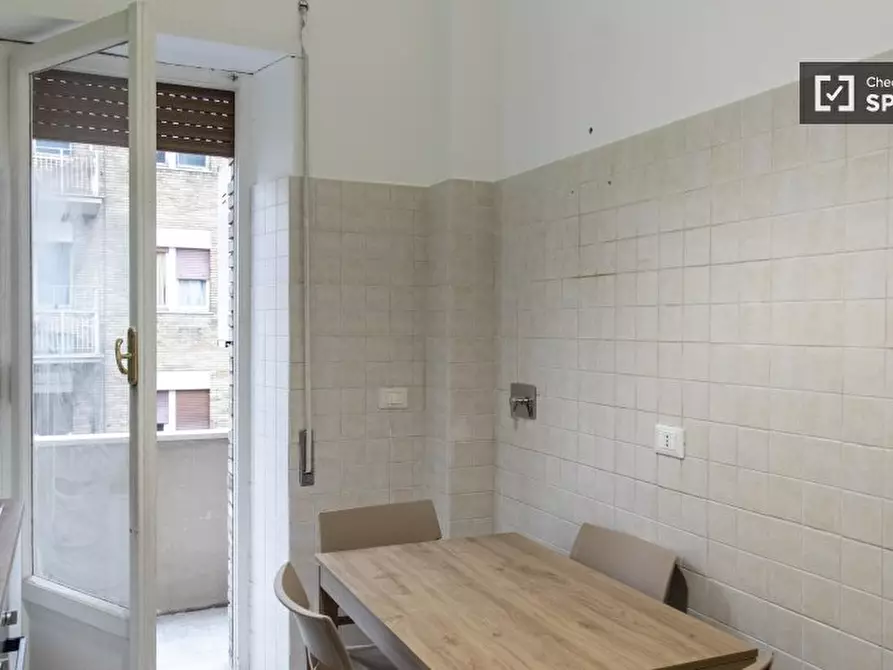 Immagine 19 di Camera condivisa in affitto  in Via Val d'Aosta a Roma