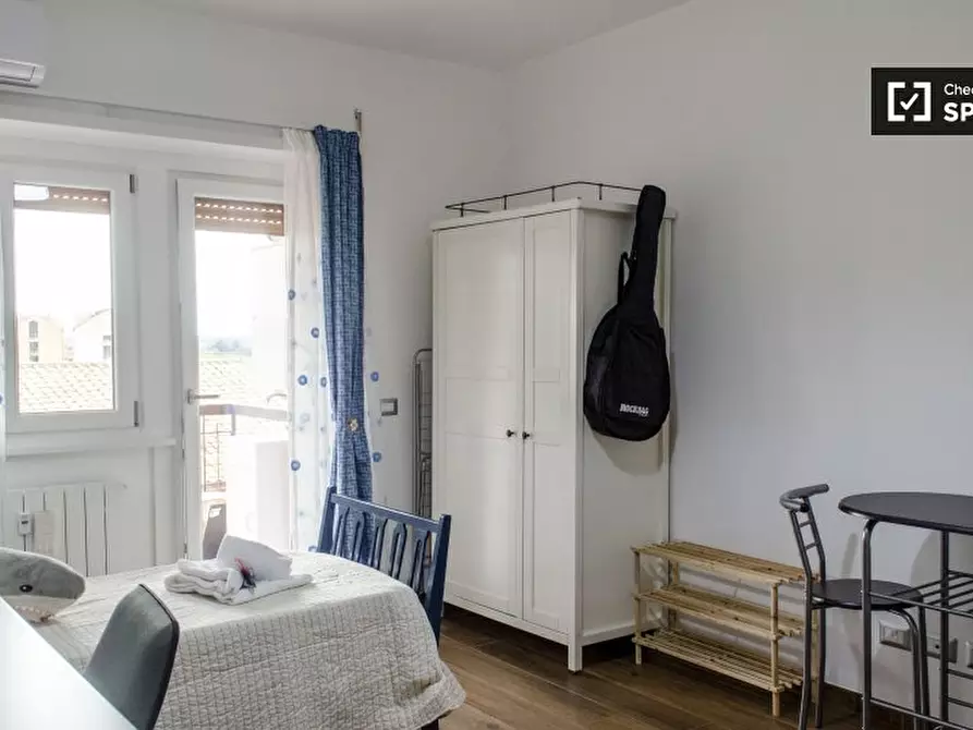 Immagine 15 di Appartamento in affitto  in Via Cornelio Labeone, 00174 Roma RM, Italy a Roma