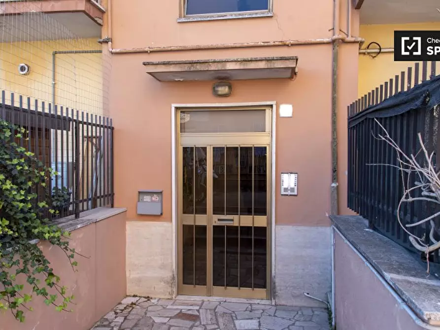 Immagine 12 di Camera condivisa in affitto  in Via Grottaferrata a Roma