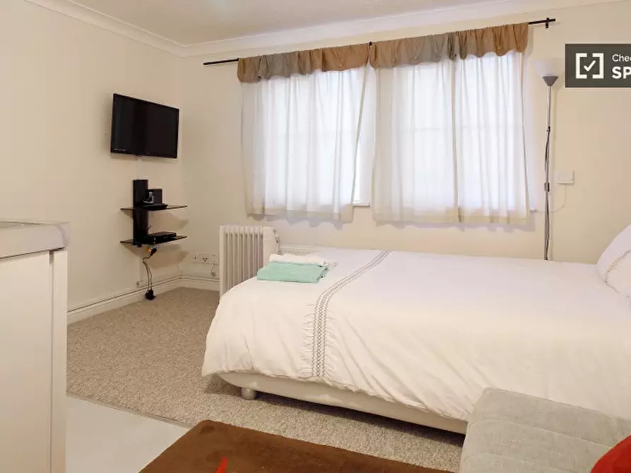 Immagine 2 di Ufficio in affitto  in Lytham Cl a Eltham