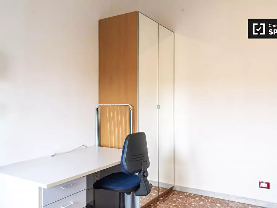 Immagine 4 di Camera condivisa in affitto  in Viale Palmiro Togliatti a Roma