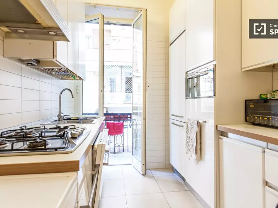 Immagine 17 di Camera condivisa in affitto  in Via di S. Angela Merici a Roma