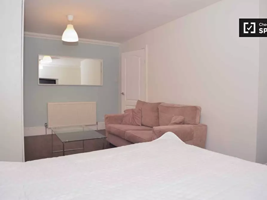 Immagine 1 di Camera condivisa in affitto  in Evenwood Cl a Wandsworth