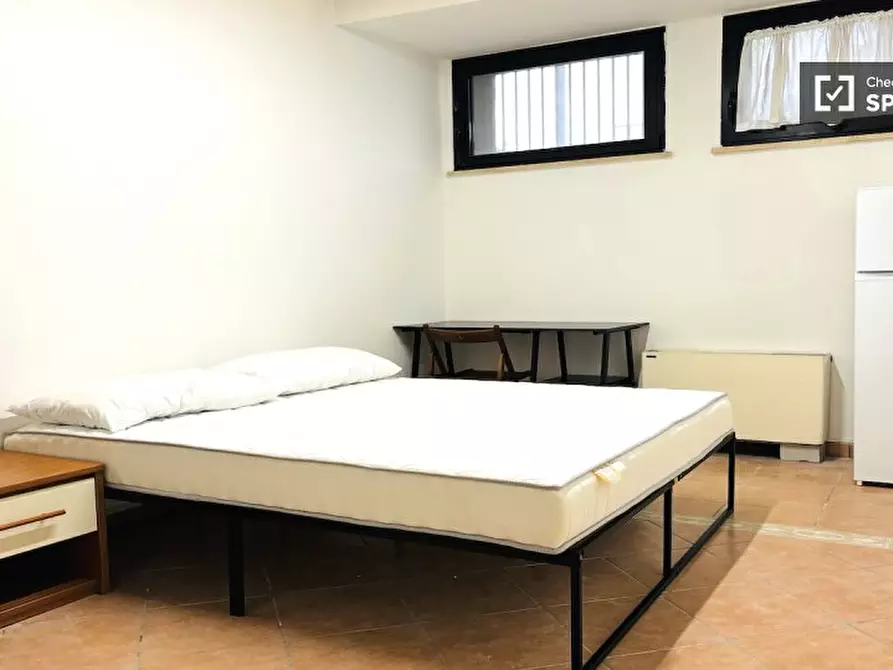 Immagine 2 di Camera condivisa in affitto  in Via Alessandro Brisse a Roma