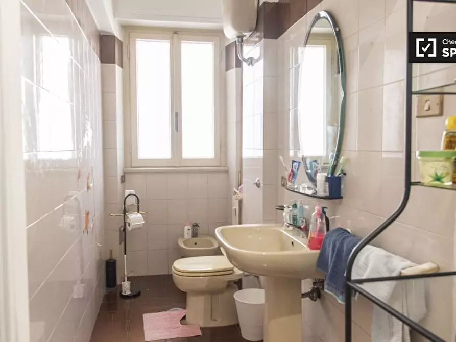 Immagine 6 di Camera condivisa in affitto  in Via Tito Omboni a Roma