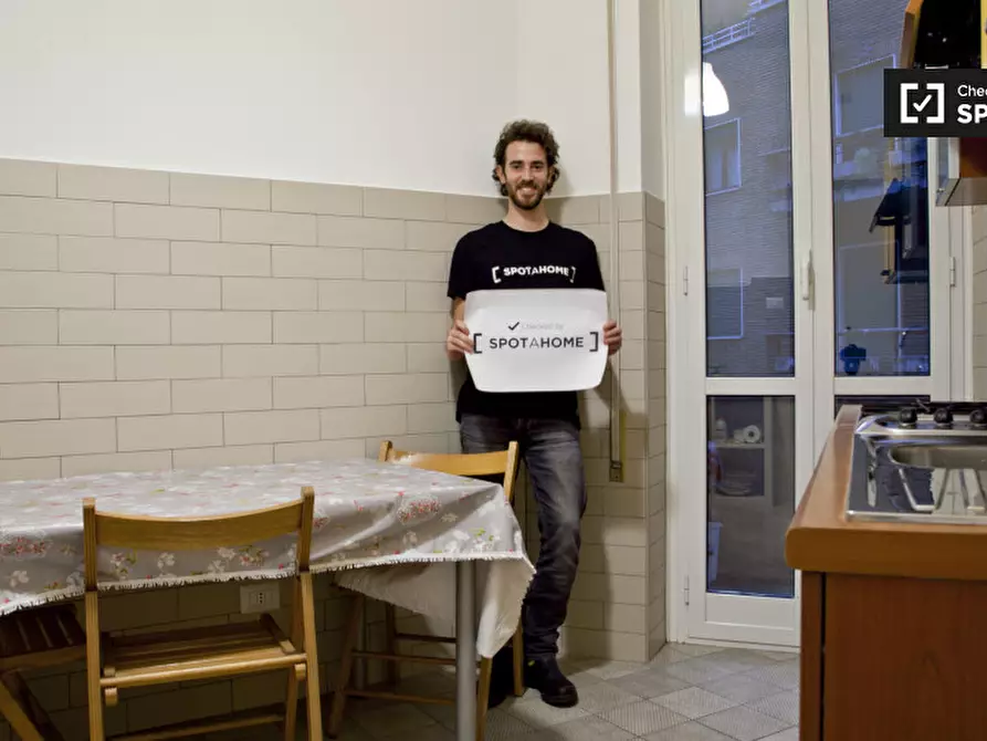 Immagine 12 di Camera condivisa in affitto  in Via della Ferratella in Laterano a Roma