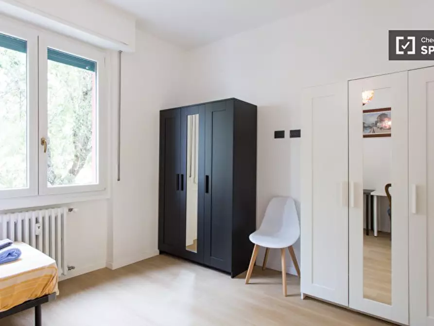 Immagine 16 di Camera condivisa in affitto  in Via Lorenteggio a Milano