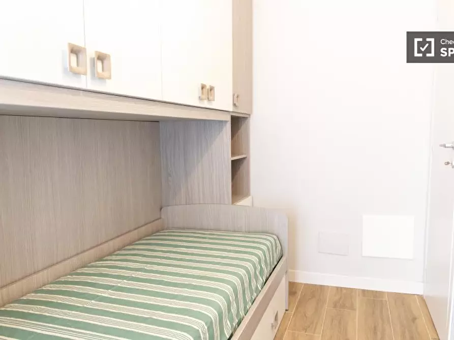 Immagine 2 di Camera condivisa in affitto  in Via di Torrevecchia a Roma