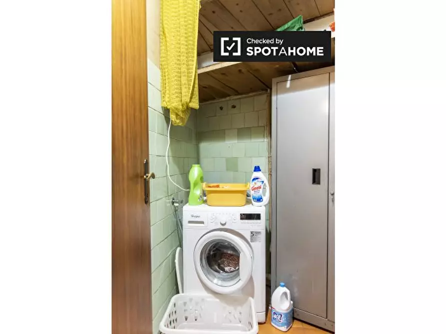 Immagine 19 di Camera condivisa in affitto  in Via Bartolomeo Colleoni a Roma