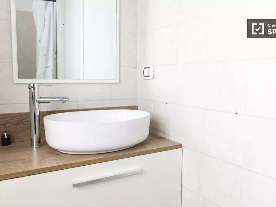 Immagine 17 di Camera condivisa in affitto  in Via Gregorio Ricci Curbastro a Roma