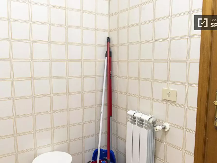 Immagine 12 di Camera condivisa in affitto  in Largo Valerio Bacigalupo a Roma