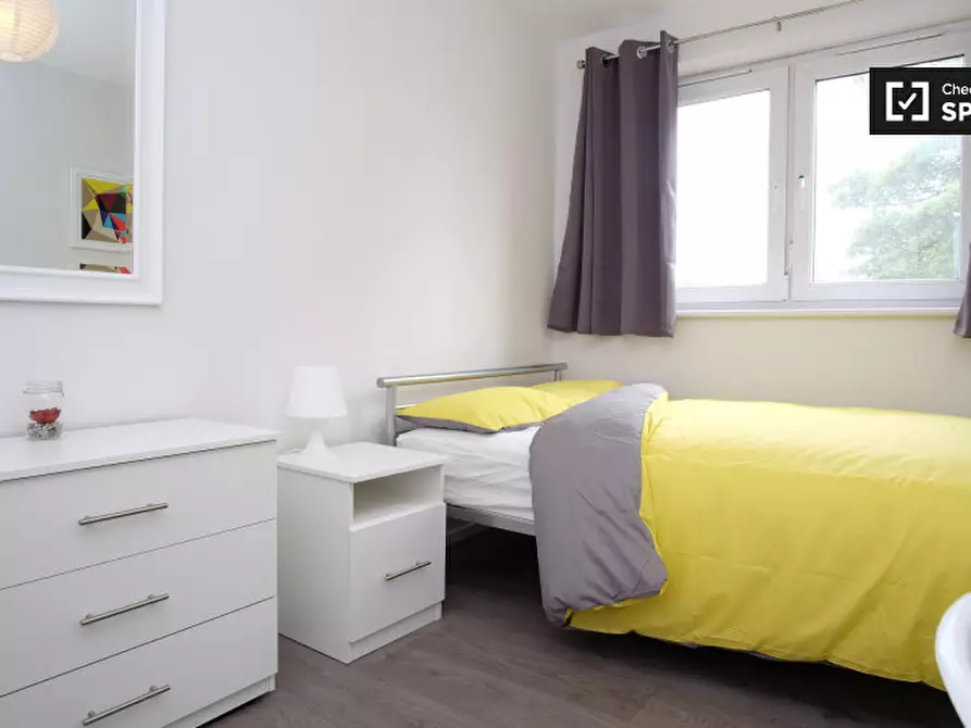 Immagine 4 di Camera condivisa in affitto  in Cambridge Heath Road a Poplar