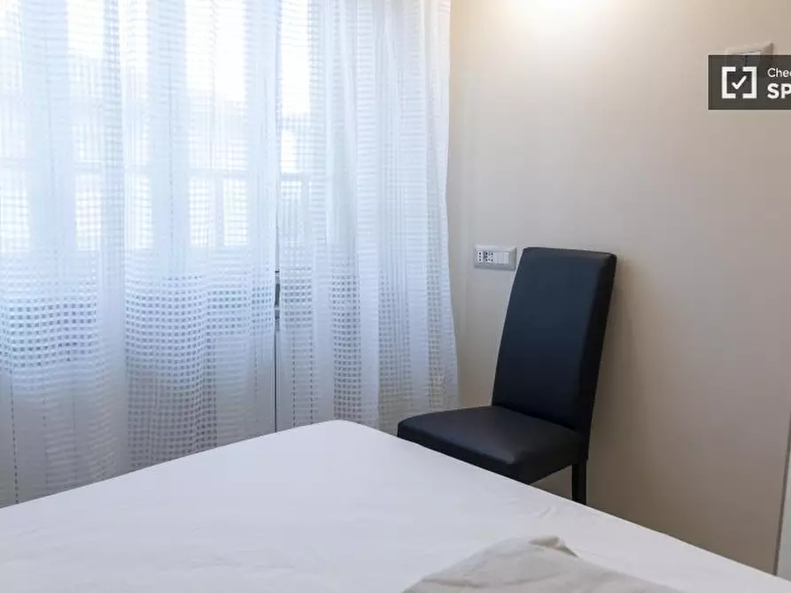 Immagine 4 di Camera condivisa in affitto  in Via Francesco Caracciolo a Roma