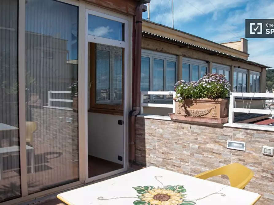 Immagine 11 di Appartamento in affitto  in Via Buccari a Roma