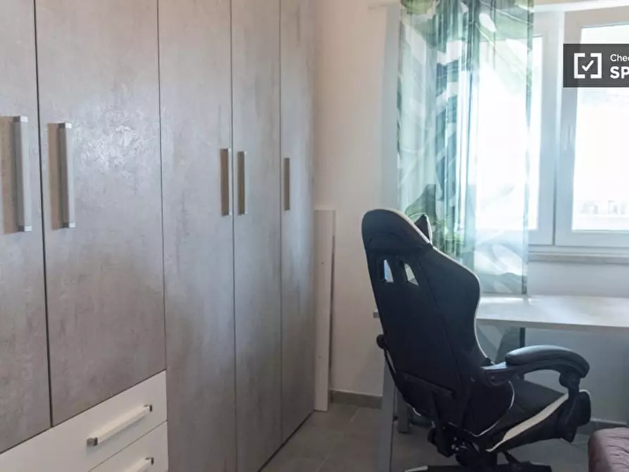 Immagine 2 di Camera condivisa in affitto  in Via di Torre Gaia a Roma