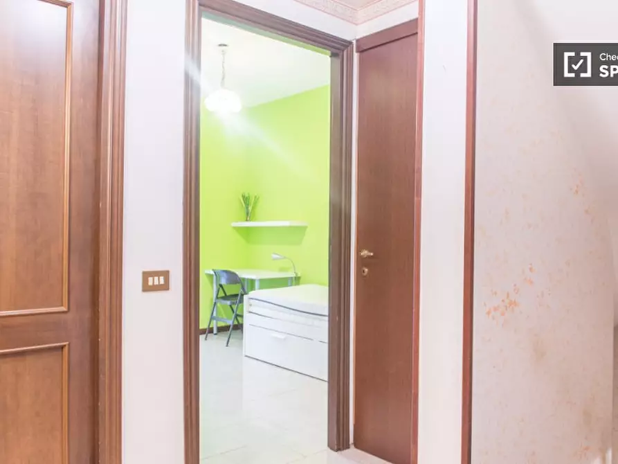 Immagine 14 di Camera condivisa in affitto  in Via dei Macarani a Roma
