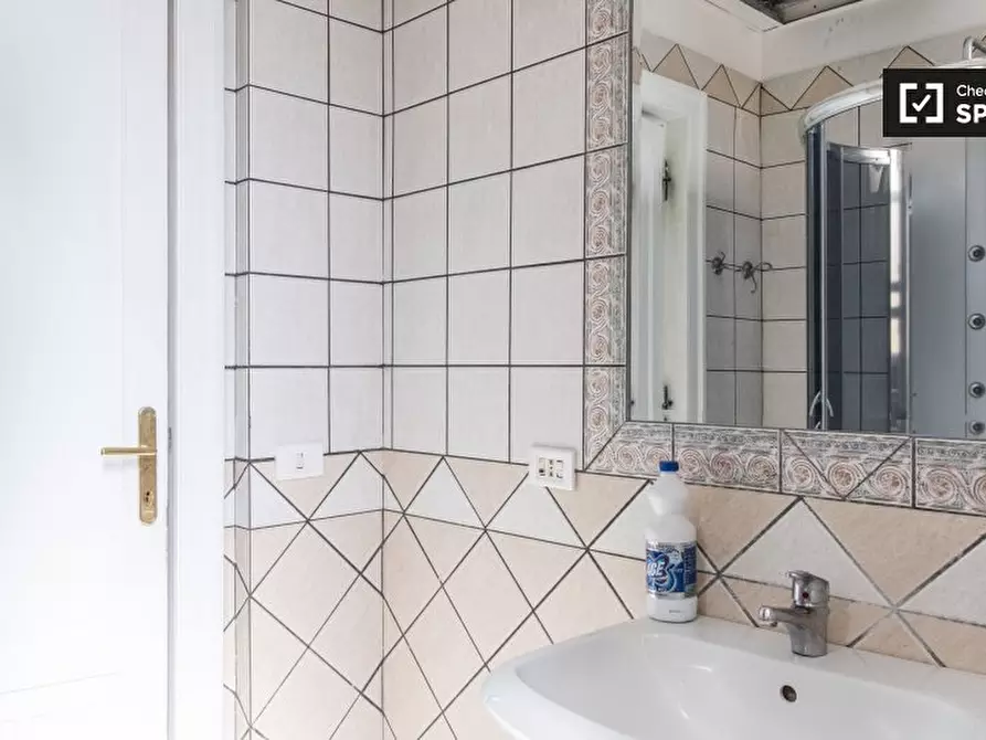 Immagine 18 di Camera condivisa in affitto  in Viale Regina Margherita, 00198 Roma RM, Italy a Roma