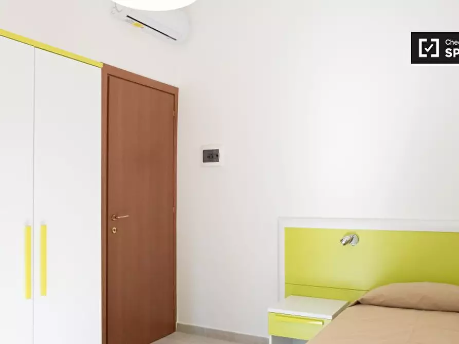 Immagine 3 di Camera condivisa in affitto  in Via dei Giovi a Roma