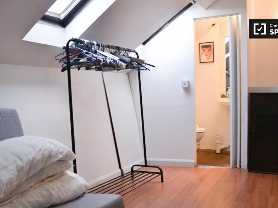 Immagine 19 di Appartamento in affitto  in Glengall Rd a Camden Town