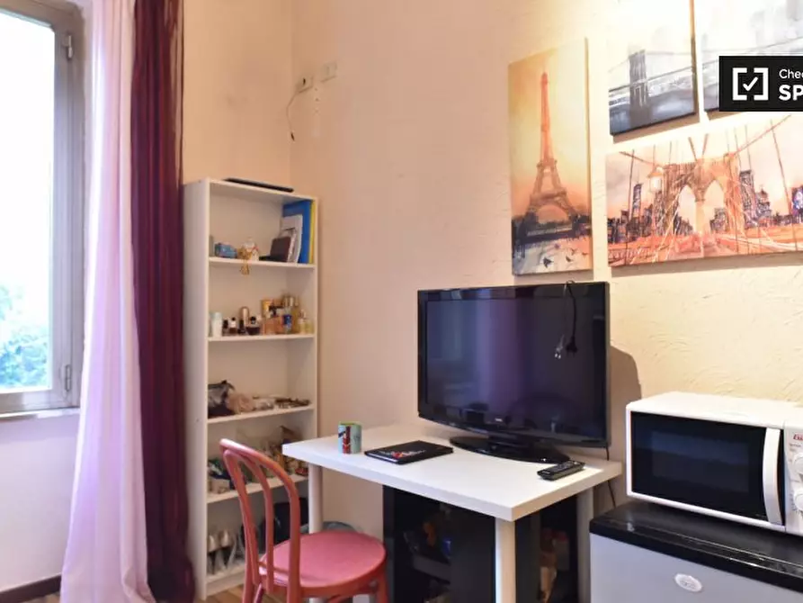 Immagine 13 di Camera condivisa in affitto  in Via Muzio Attendolo, 00176 Roma RM, Italy a Roma