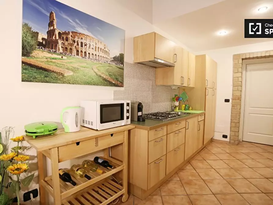 Immagine 16 di Appartamento in affitto  in Via di S. Martino Ai Monti a Roma