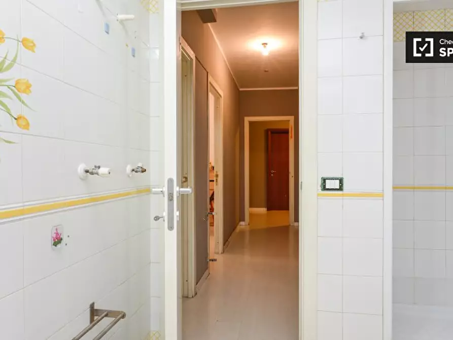 Immagine 19 di Camera condivisa in affitto  in Via Edoardo Jenner, 00151 Roma RM, Italy a Roma