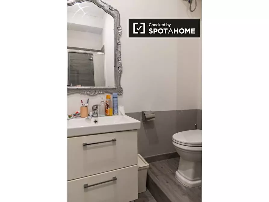 Immagine 12 di Camera condivisa in affitto  in Viale Regina Margherita, 00198 Roma RM, Italy a Roma