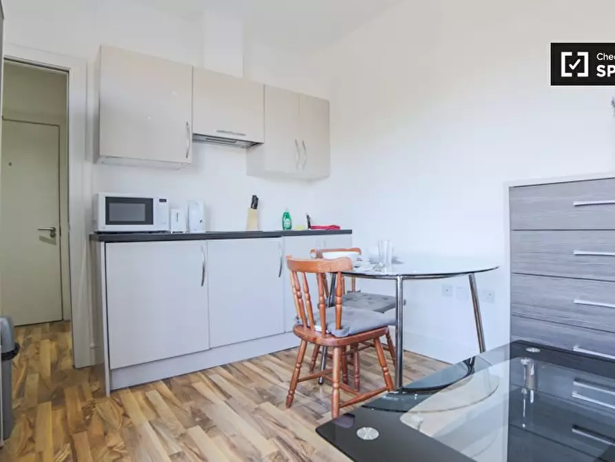 Immagine 2 di Ufficio in affitto  in St James's Rd a Camberwell