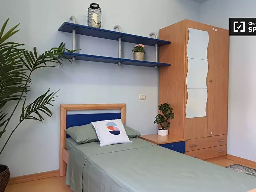 Immagine 2 di Camera condivisa in affitto  in Via Anton Giulio Barrili a Milano