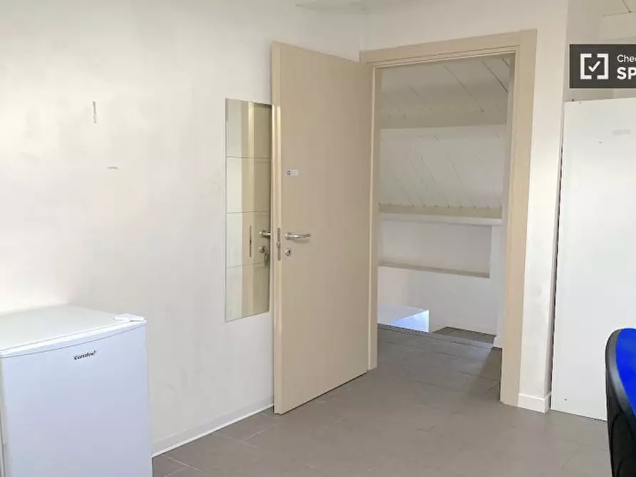 Immagine 1 di Camera condivisa in affitto  in Via di Carcaricola a Roma