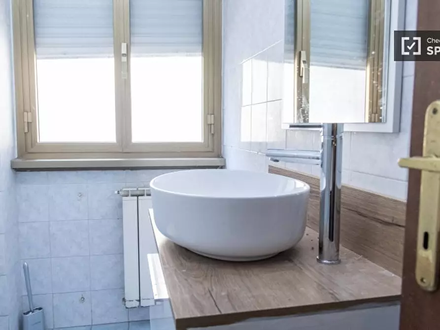 Immagine 13 di Camera condivisa in affitto  in Via Gregorio Ricci Curbastro a Roma