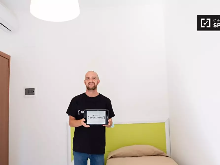 Immagine 12 di Camera condivisa in affitto  in Via dei Giovi a Roma