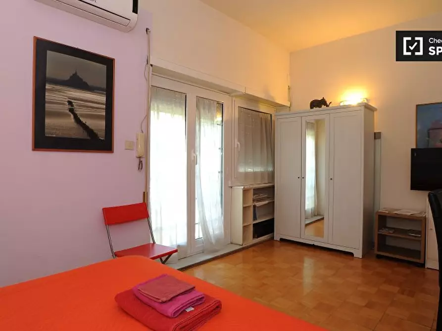 Immagine 3 di Camera condivisa in affitto  in Viale dell'Arte, 00144 Roma RM, Italy a Roma